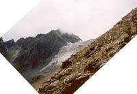 Справа от горы- ледник; а на самом верху склона запятой сидит Раджешь (приз - тому, кто его увидит :) )