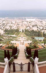 Вид на Храм и сады с вершины лестницы. Вид на Хайфу с вершины горы Кармель