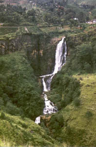 Waterfall on the way to the Adam's Peak